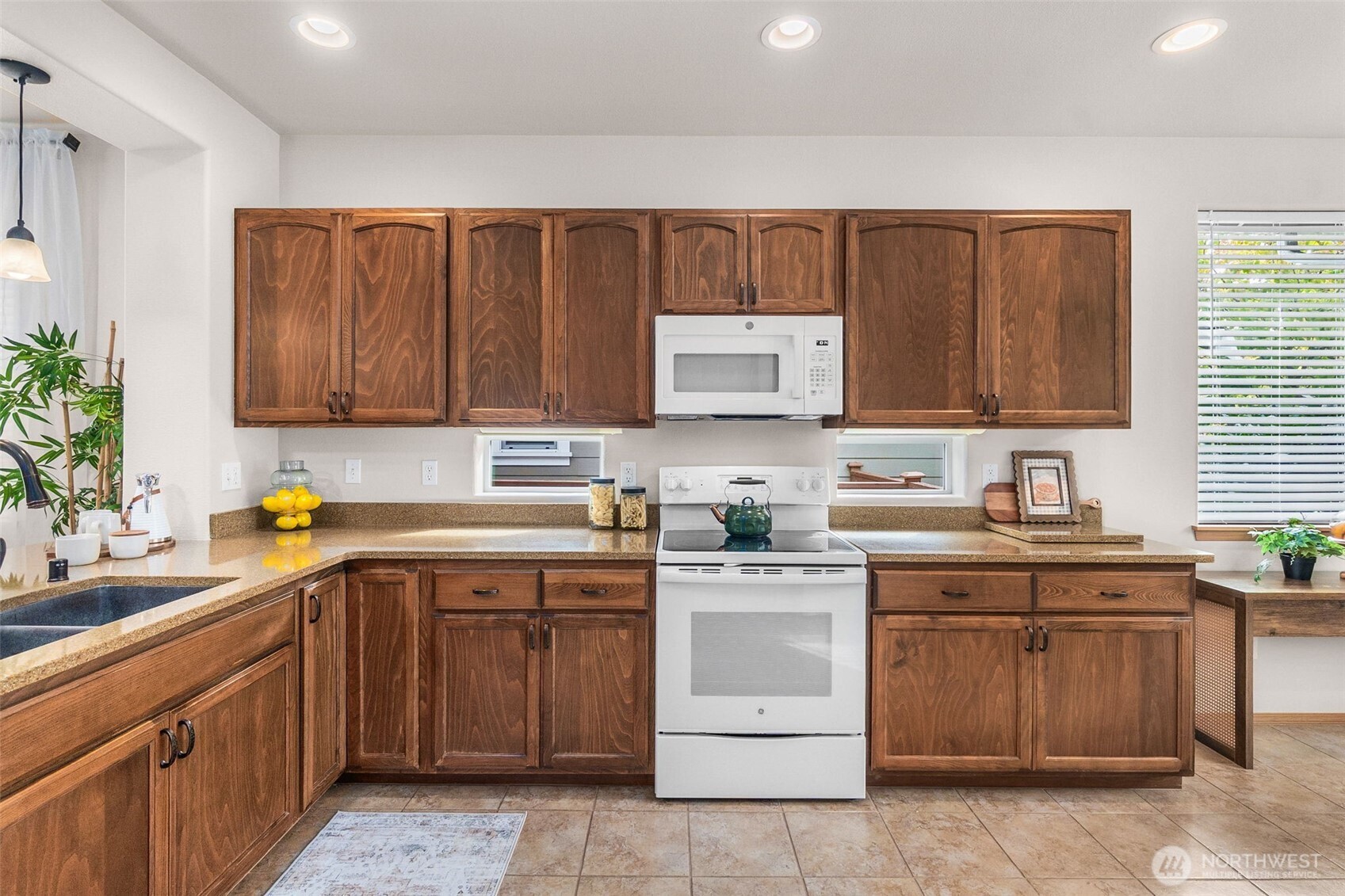8422 Bainbridge Loop Property Photo 6