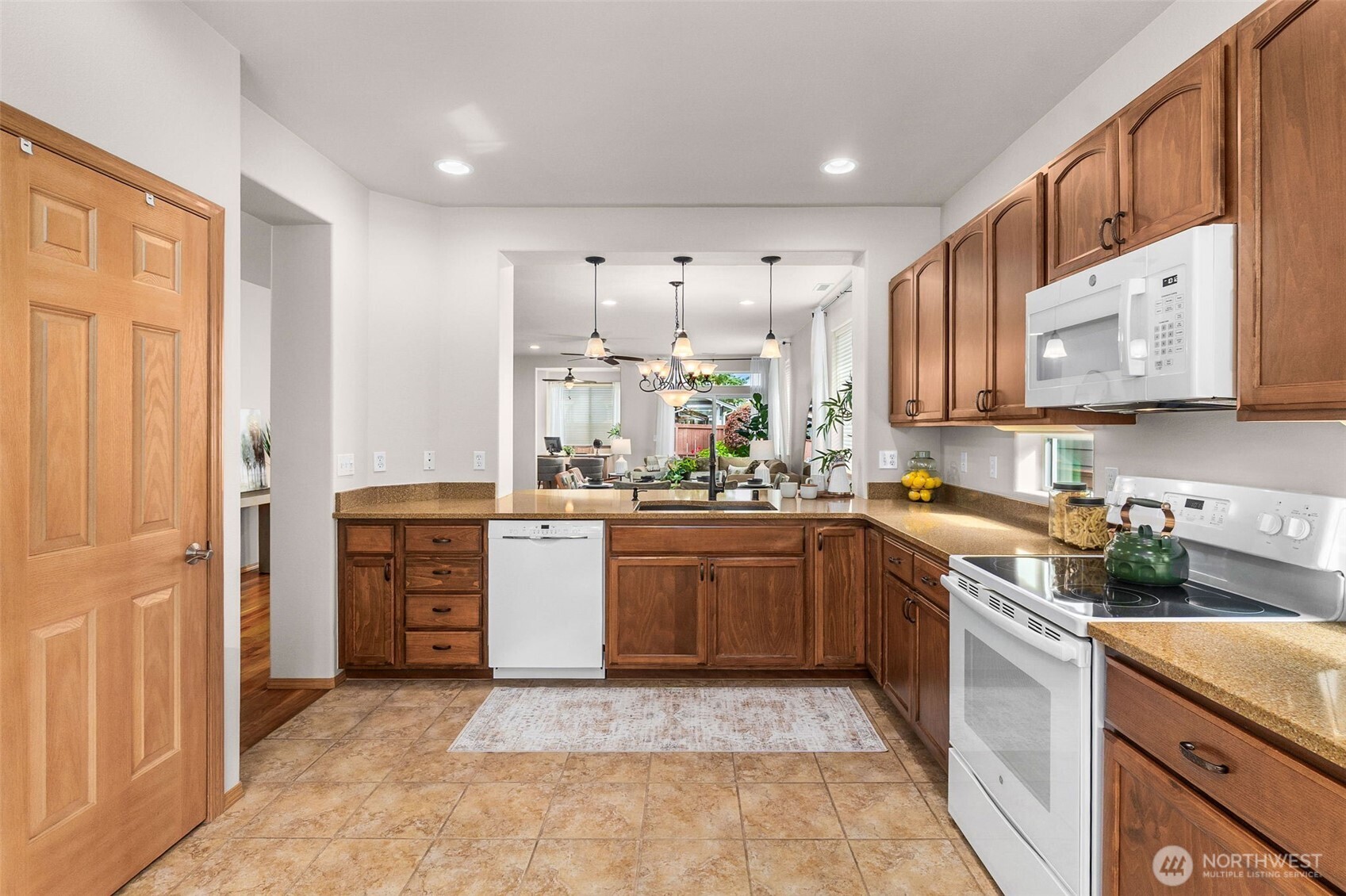 8422 Bainbridge Loop Property Photo 10