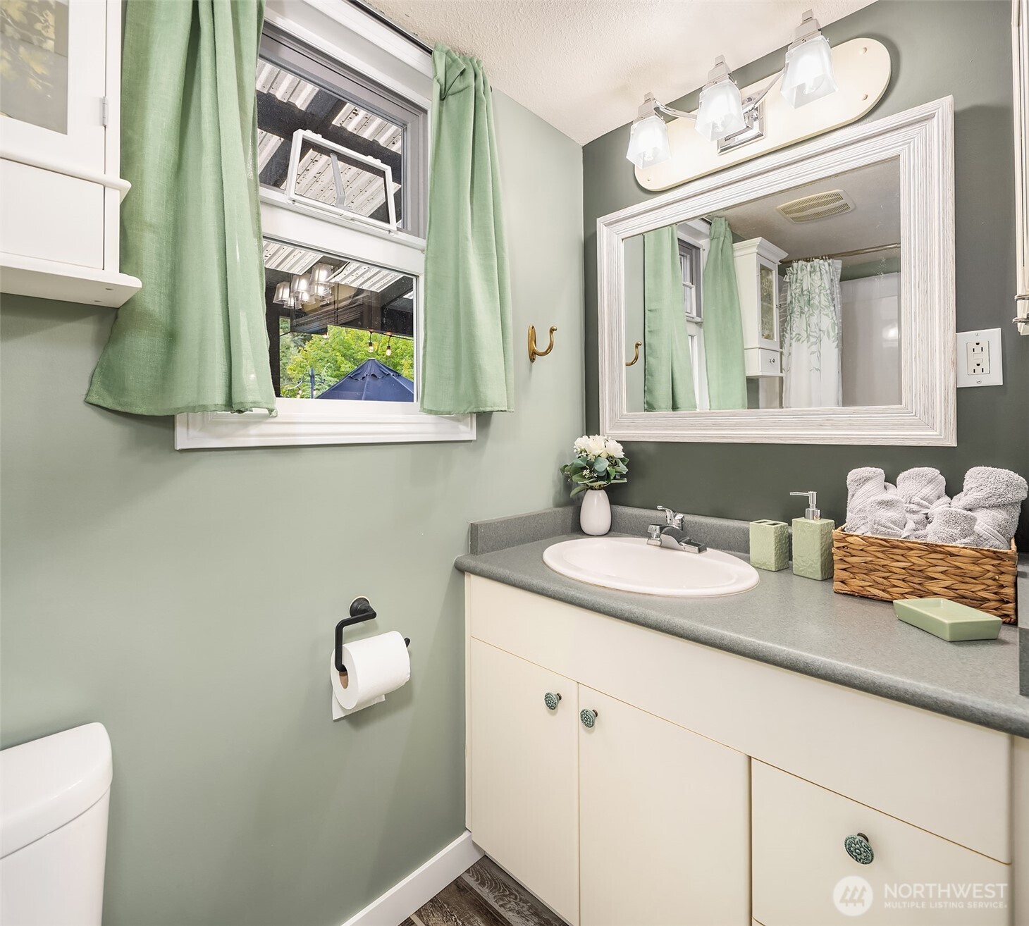 13606 168th Street Property Photo 8