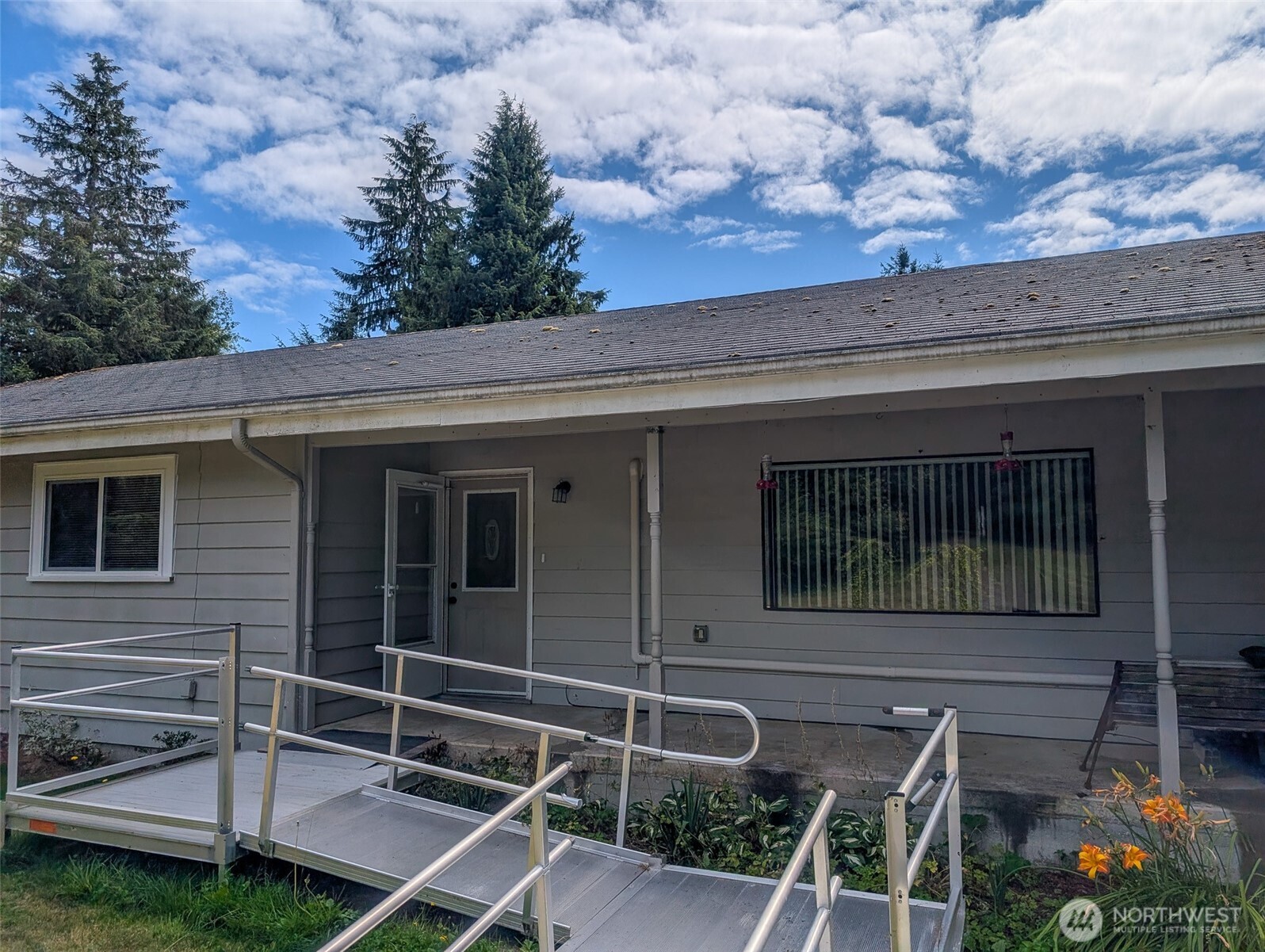 10270 State Route 101 Property Photo 1