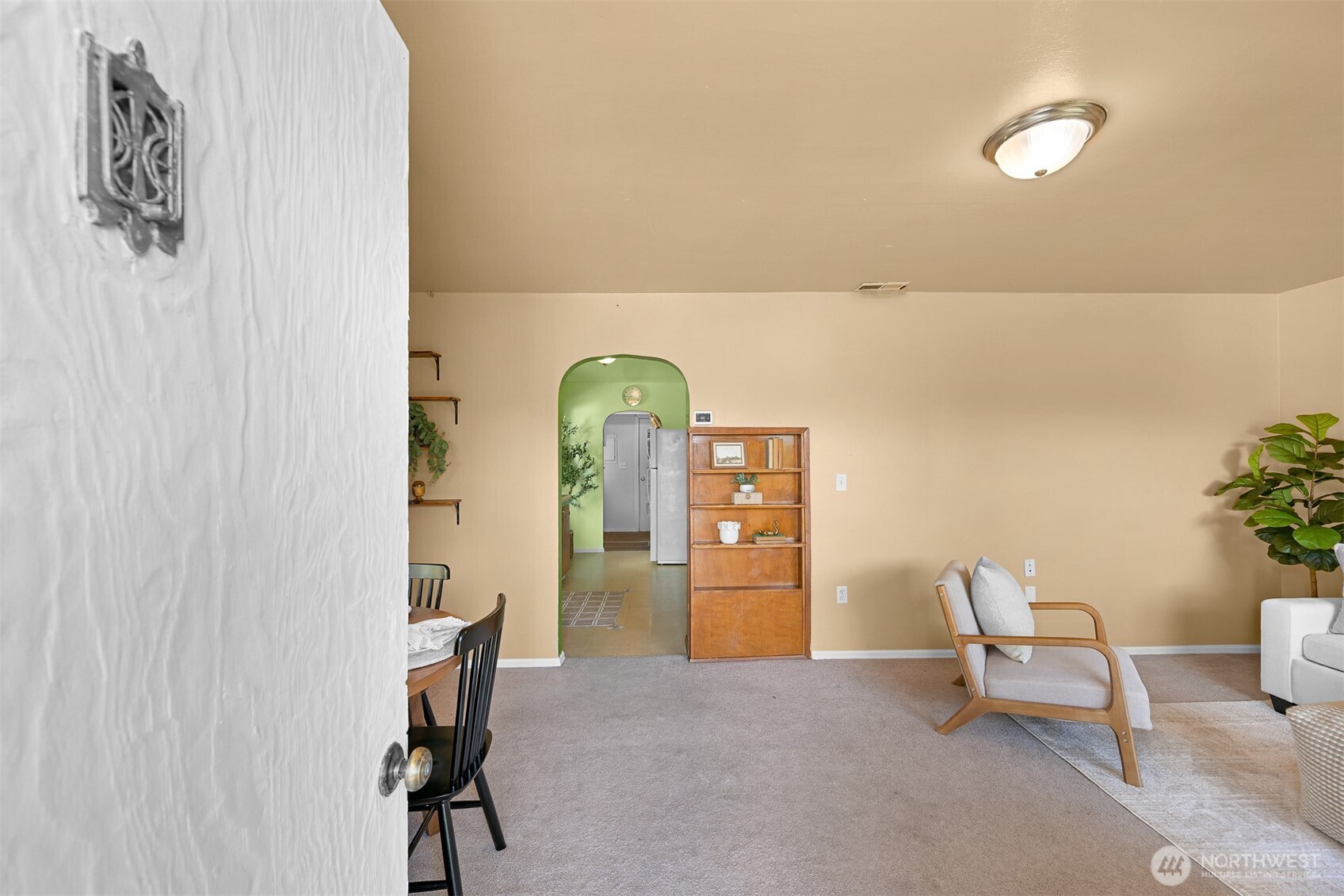 905 Broadway Street Property Photo 4
