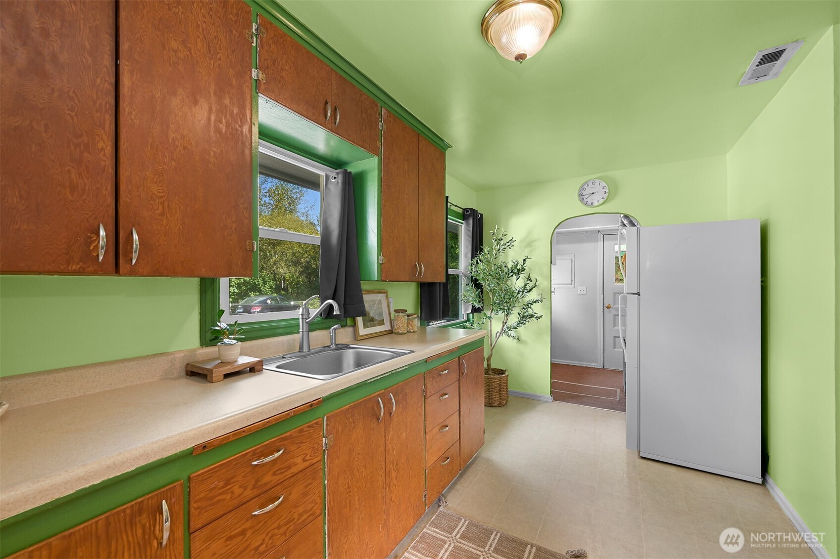 905 Broadway Street Property Photo 10