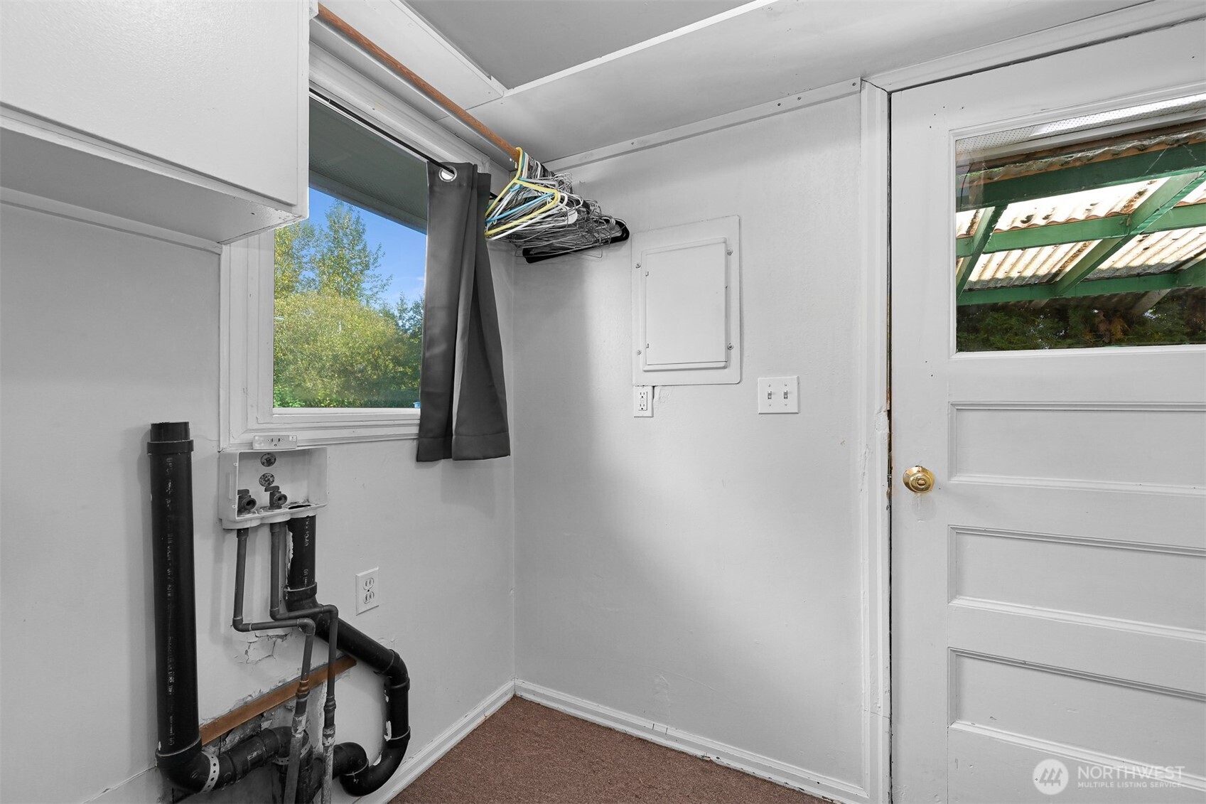 905 Broadway Street Property Photo 14