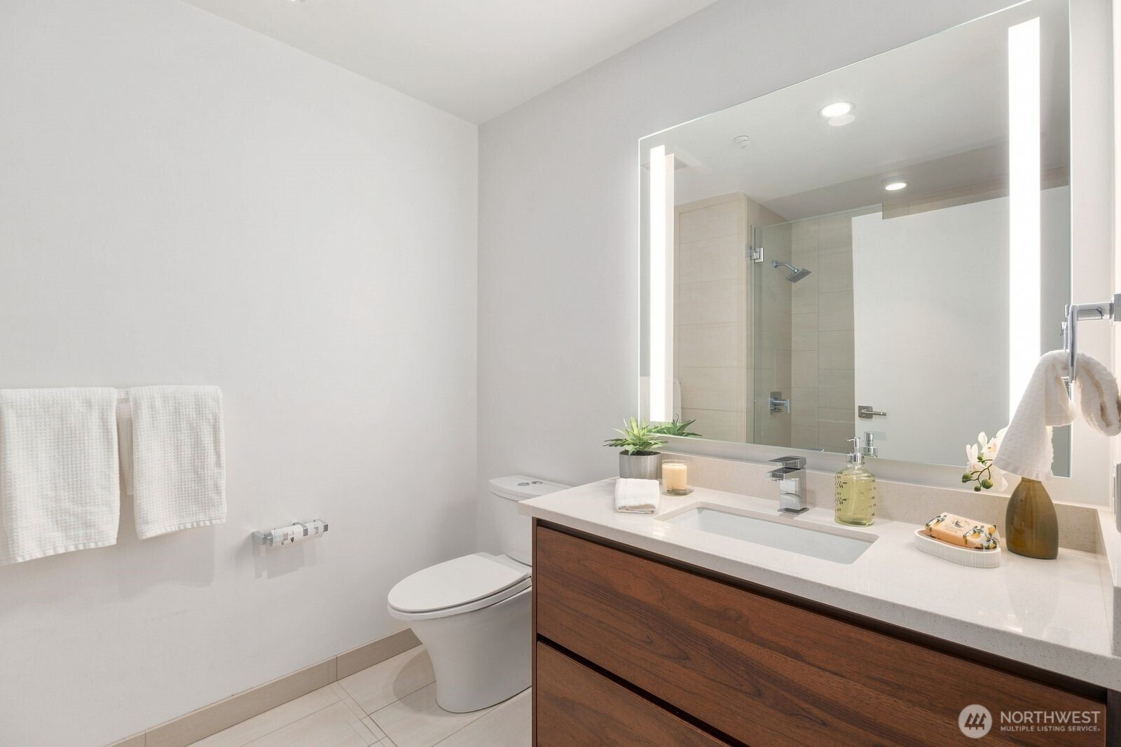 188 Bellevue Way 1407 Property Photo 23