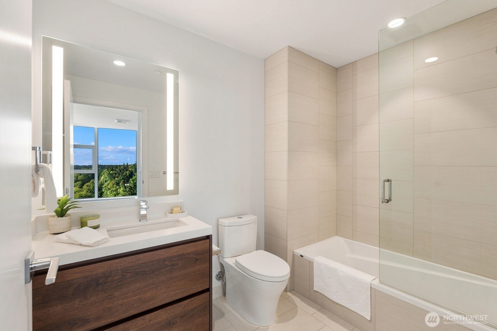 188 Bellevue Way 1407 Property Photo 26