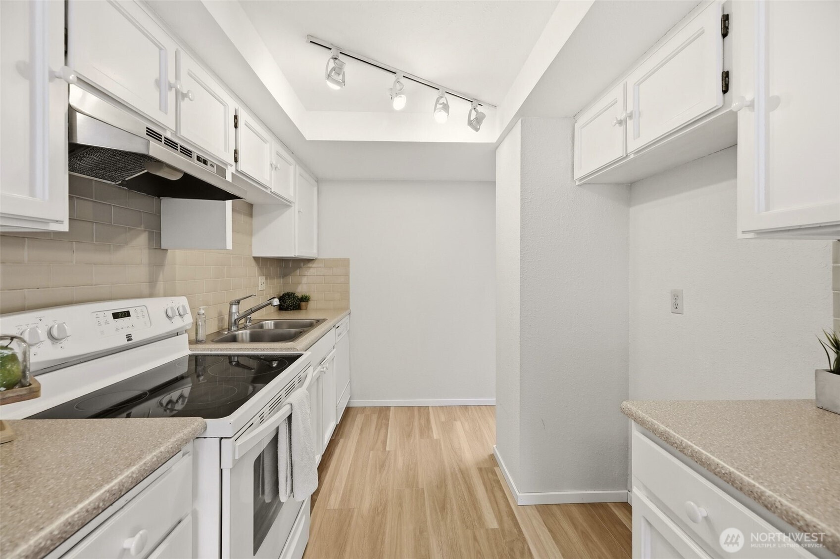 2630 Club Court 102 Property Photo 10