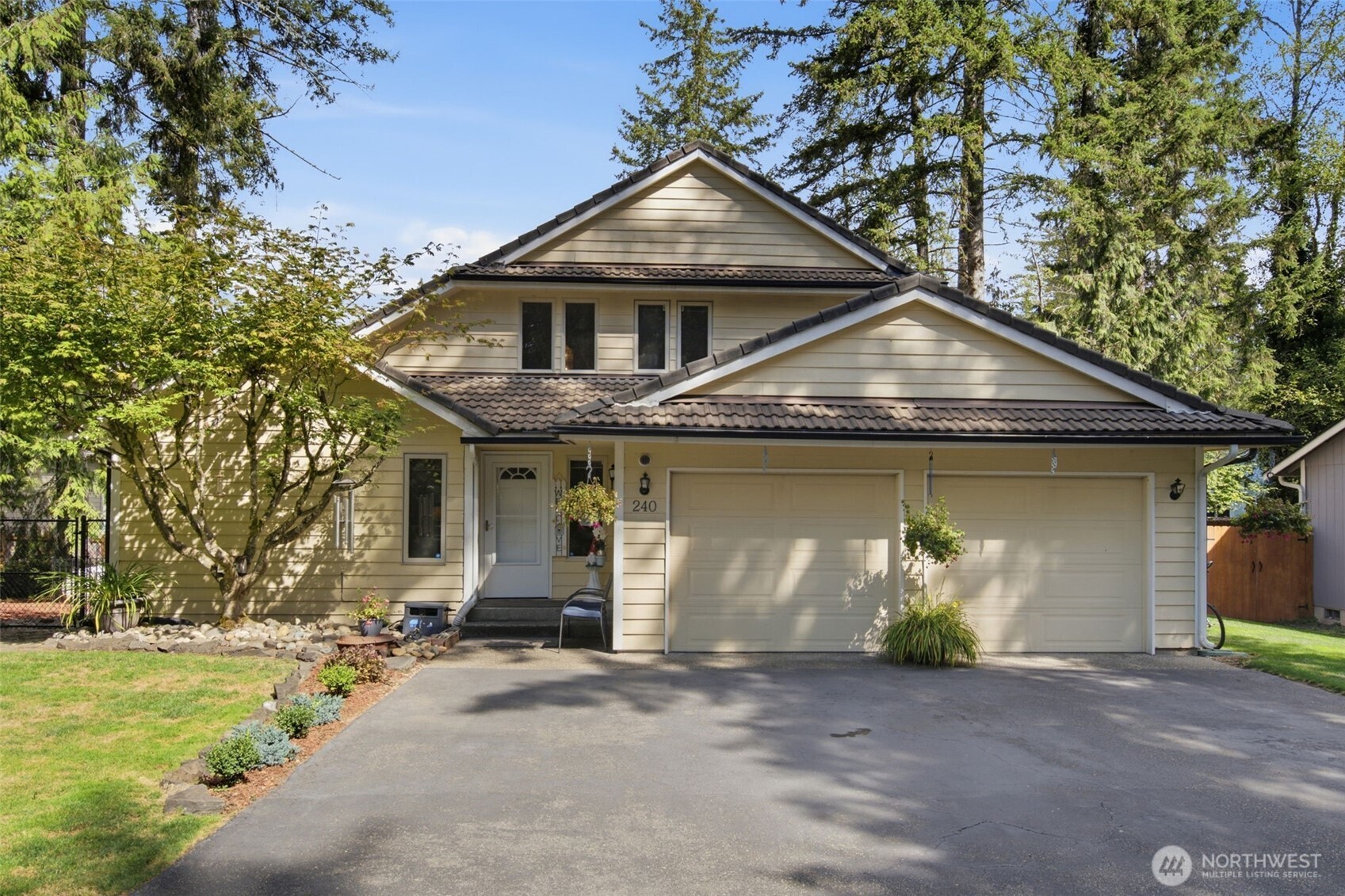 240 E Channel Drive Property Photo 2