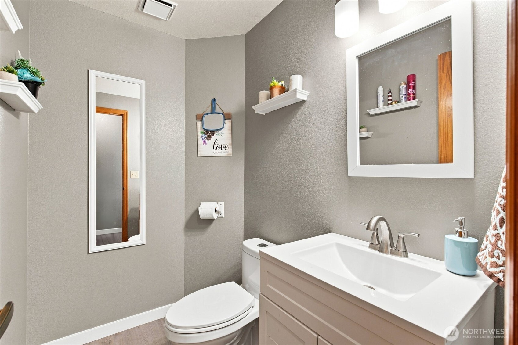 240 E Channel Drive Property Photo 21