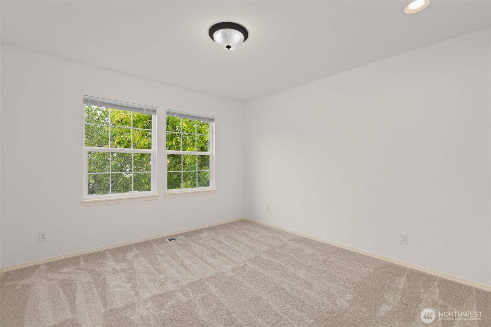 18727 33rd Avenue Property Photo 27