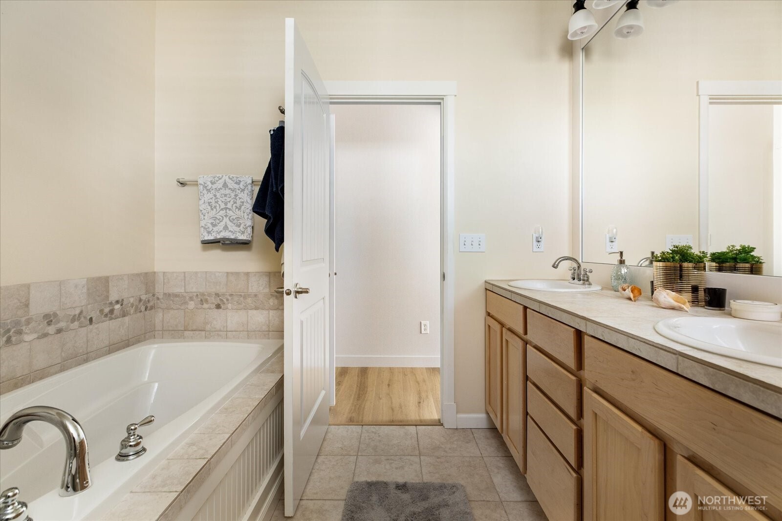 1402 Starview Court Property Photo 15