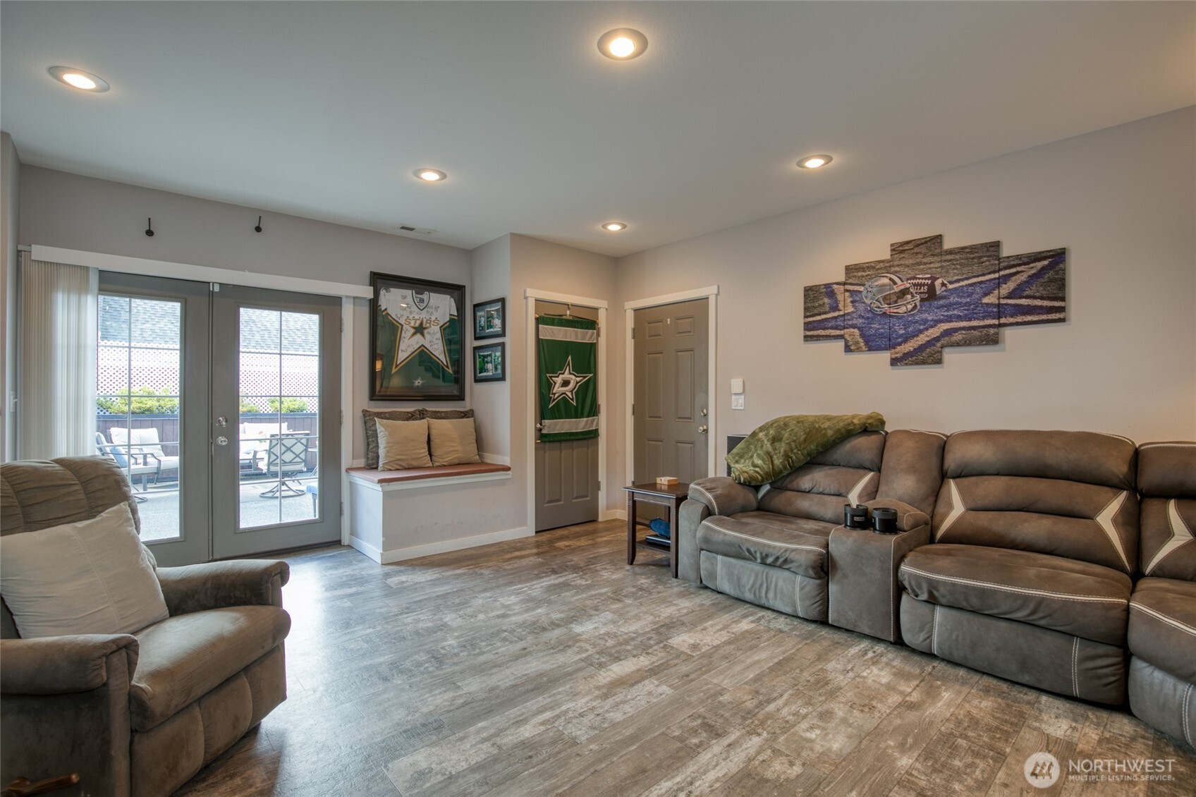 218 B Street Property Photo 6