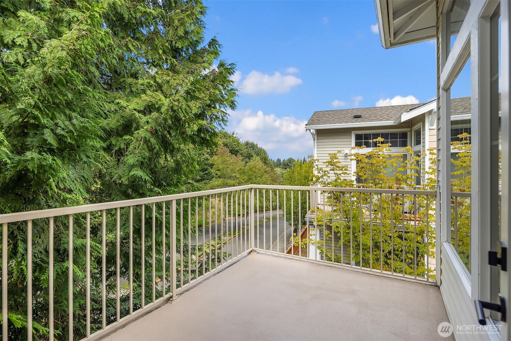14007 69th Drive W5 Property Photo 16