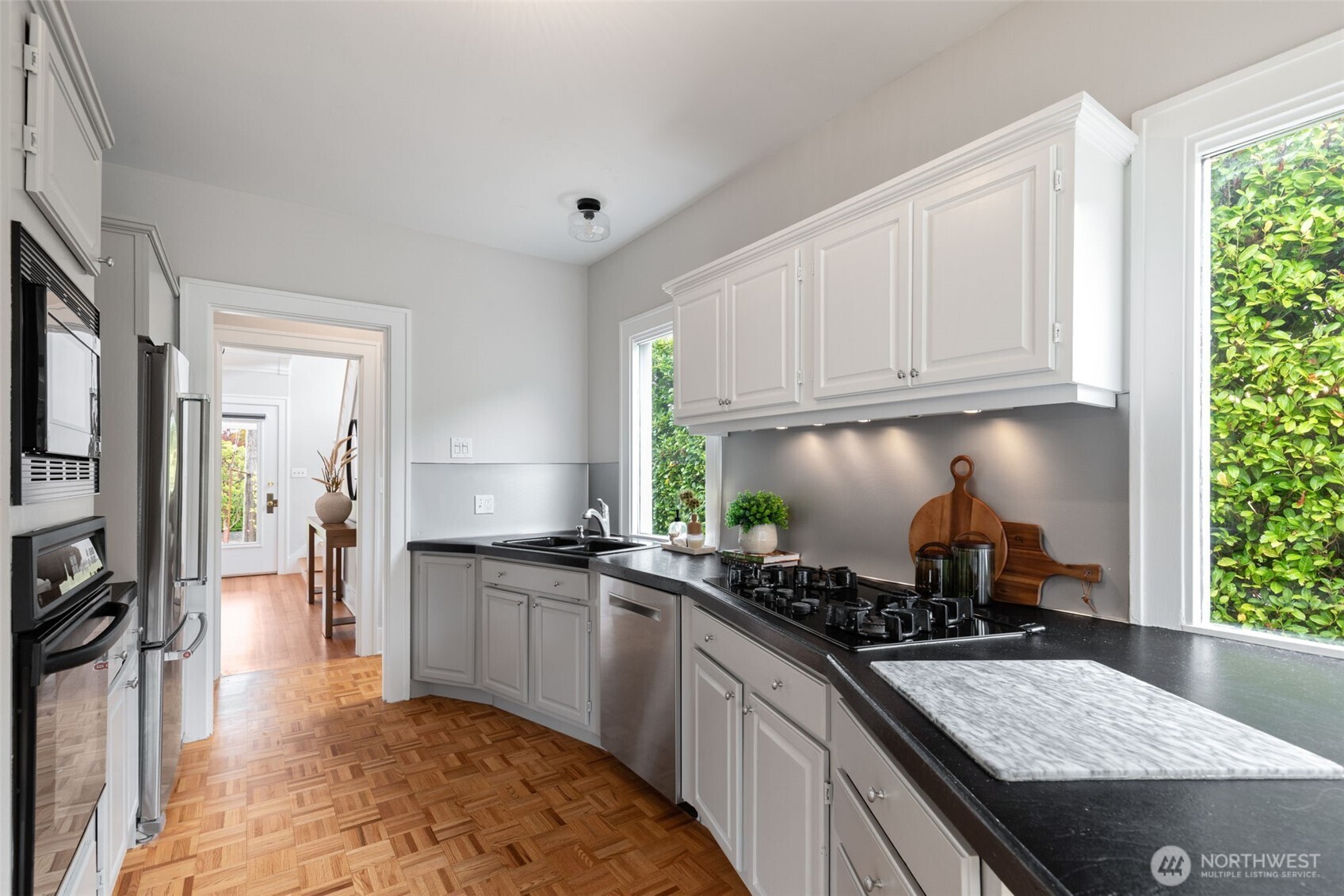 1557 Thorndyke Avenue Property Photo 14