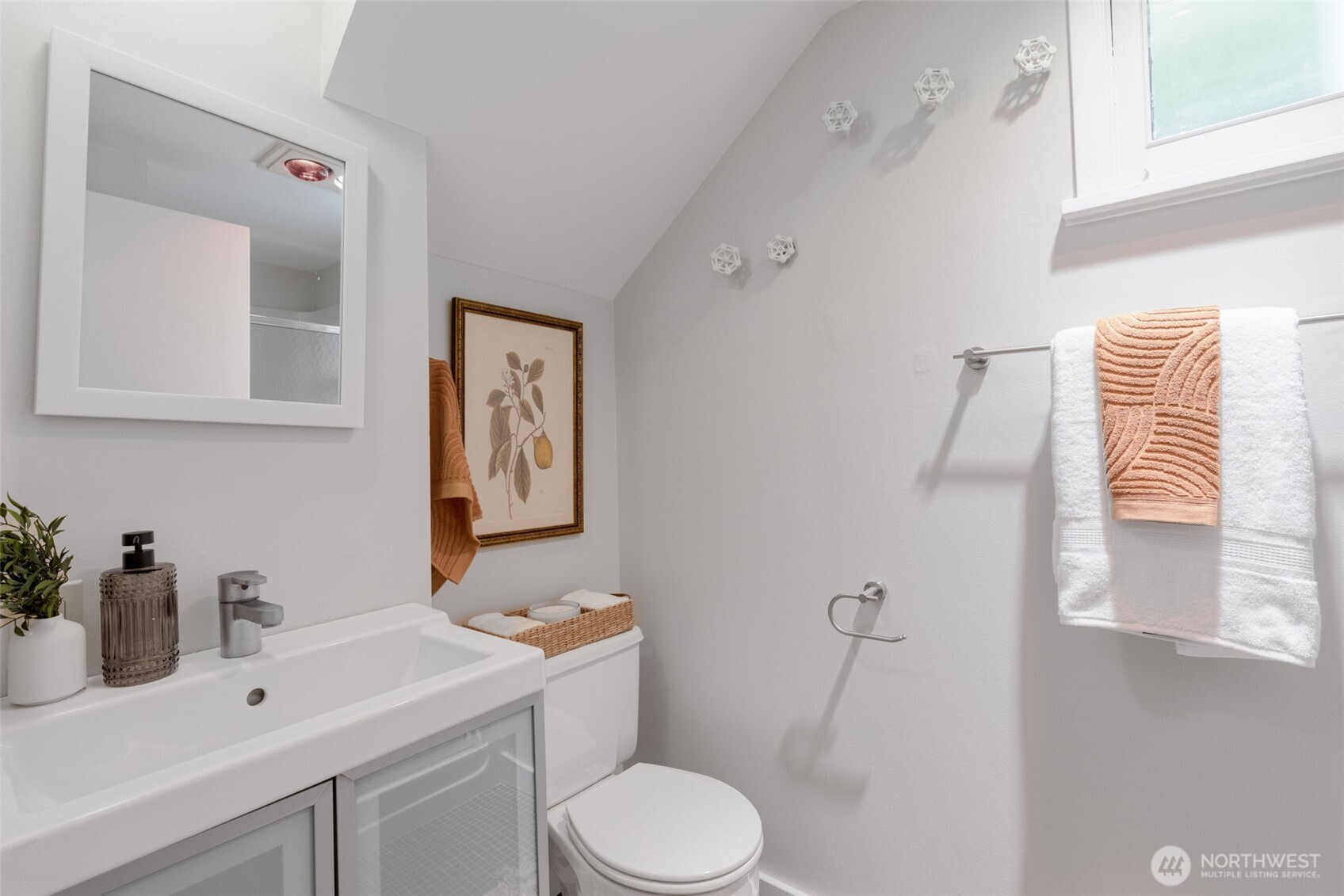 1557 Thorndyke Avenue Property Photo 34