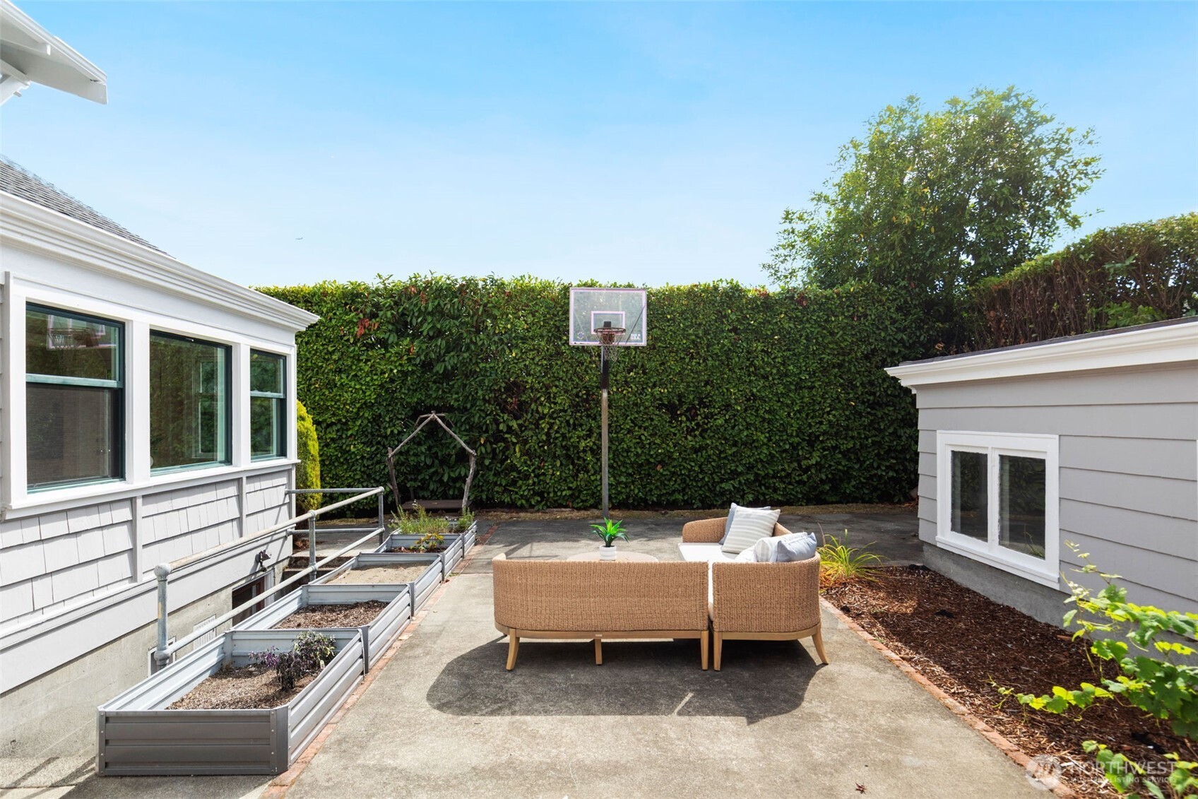 1557 Thorndyke Avenue Property Photo 35
