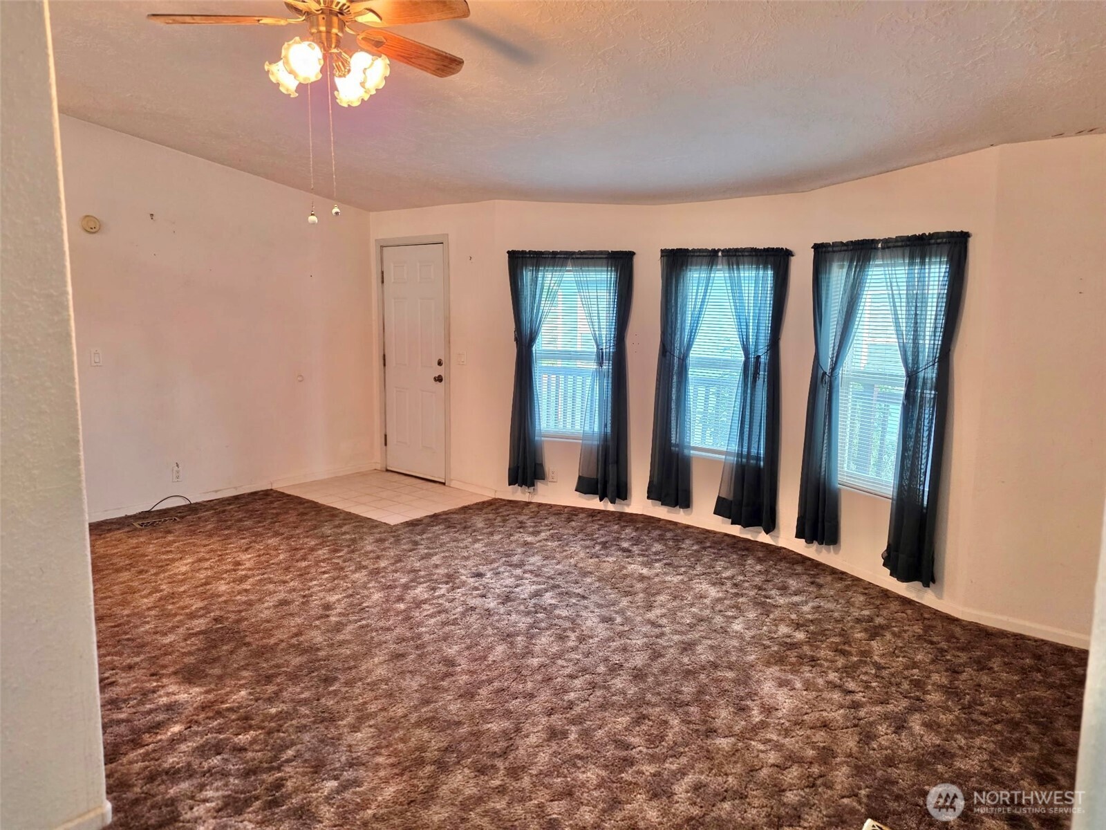 8 Heritage Boulevard Property Photo 6