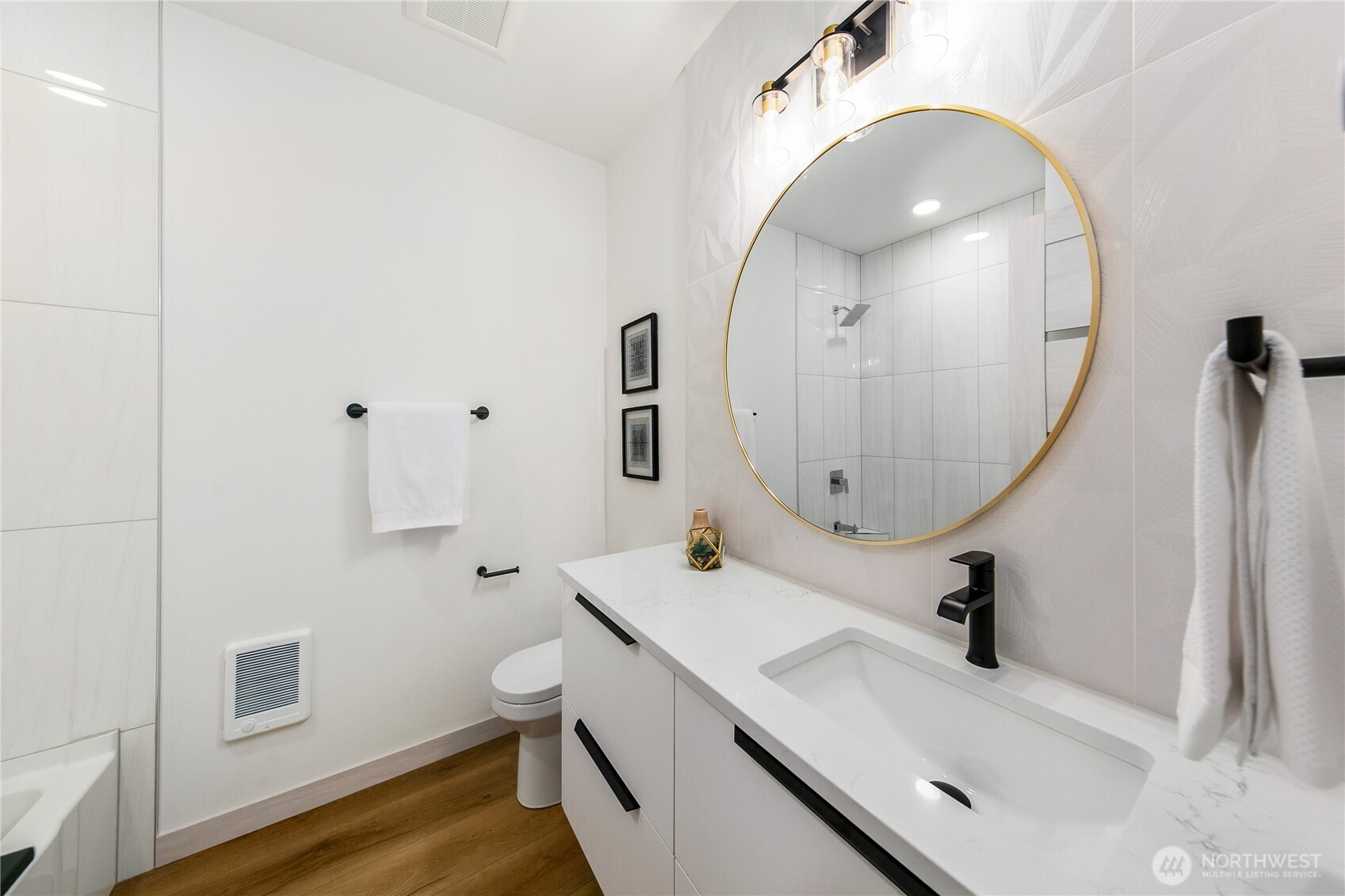 4302 S Holden Street Property Photo 5