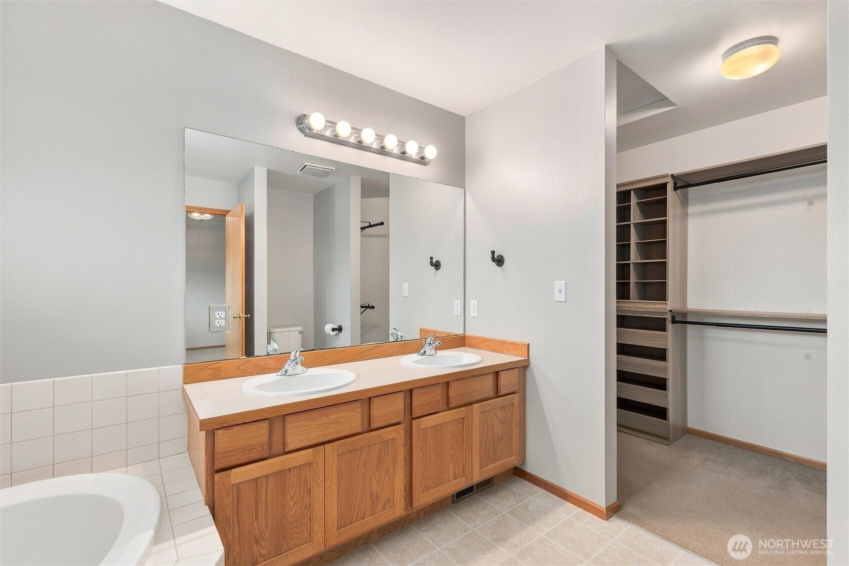 1068 Homestead Drive Property Photo 13