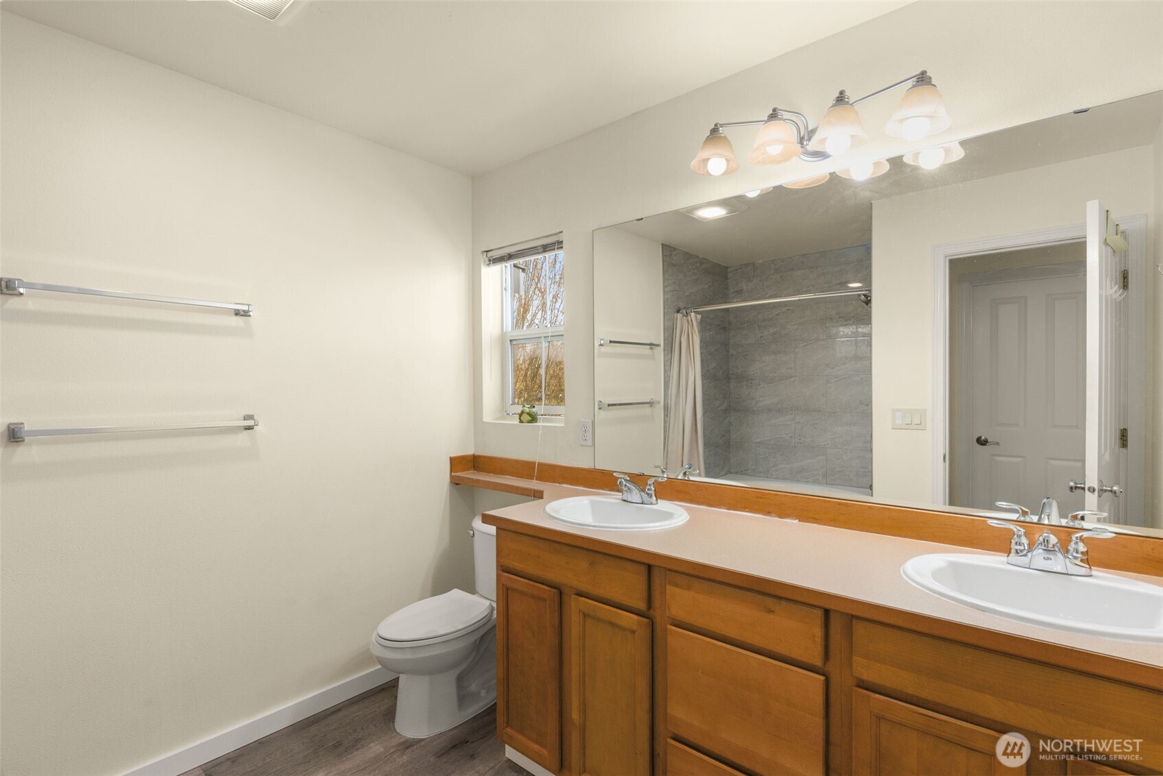 6895 Holly Park Drive Property Photo 17