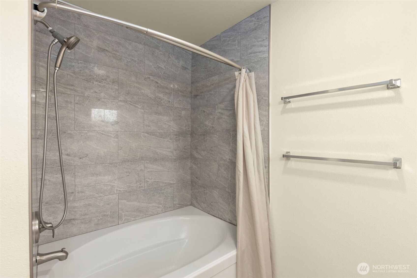 6895 Holly Park Drive Property Photo 18