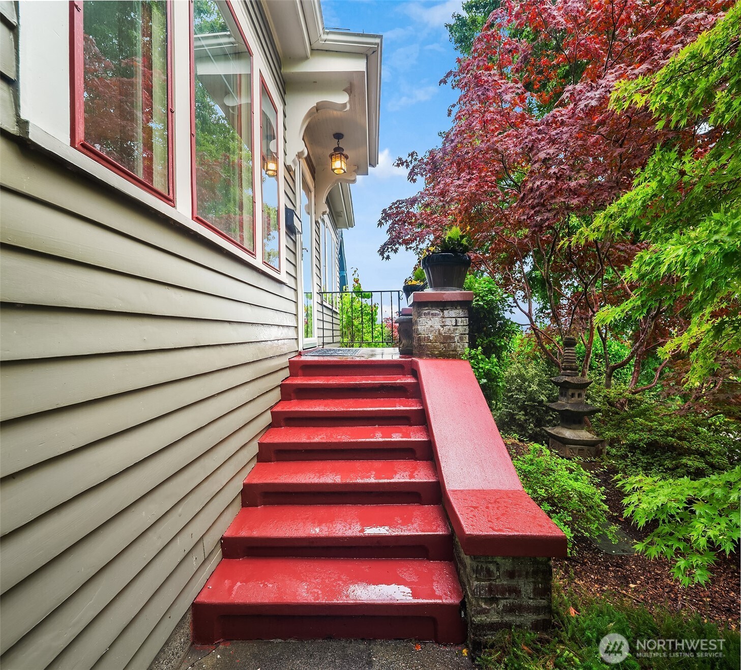 2609 Queen Anne Avenue Property Photo 2