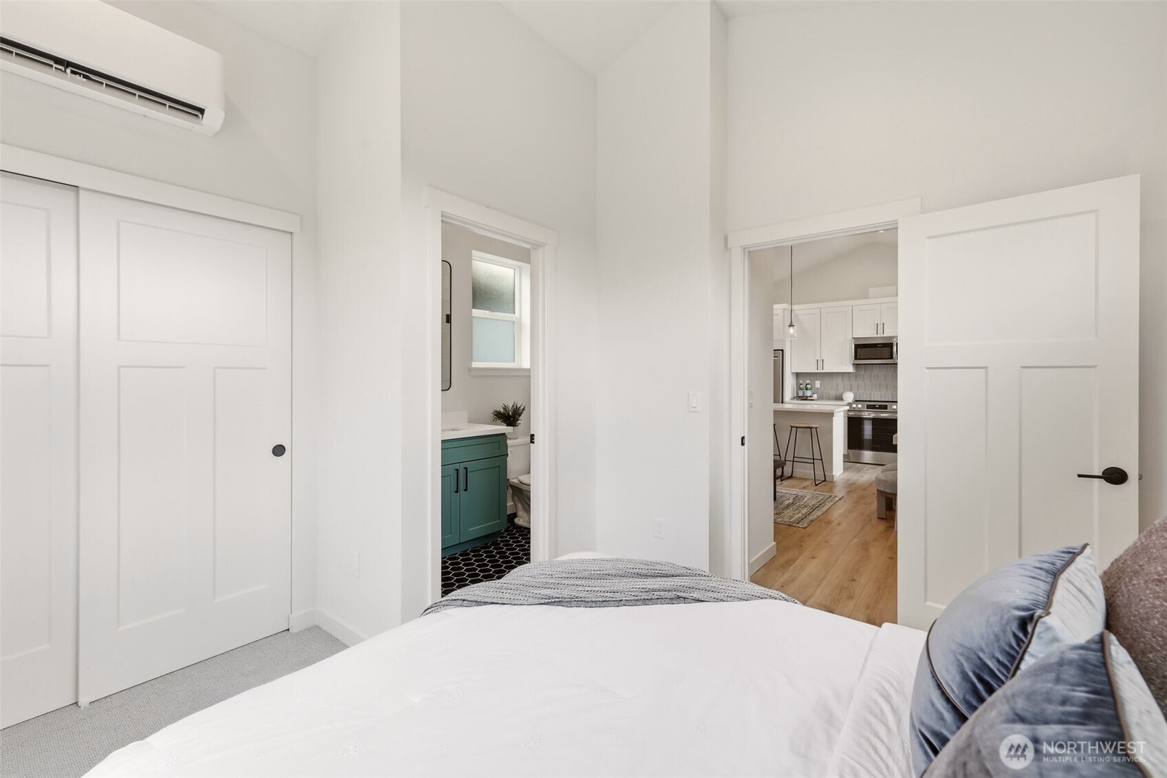 2018 Oakes Avenue C Property Photo 8