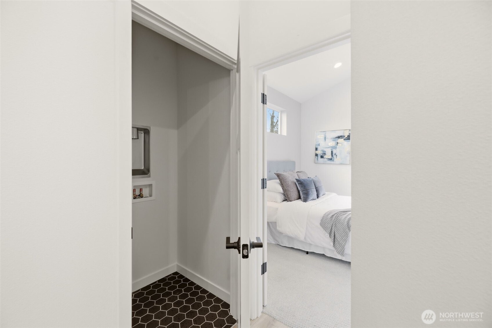 2018 Oakes Avenue C Property Photo 13