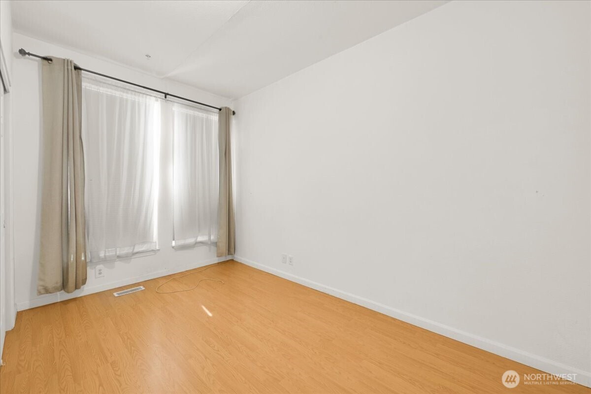 11516 85th Avenue Property Photo 21