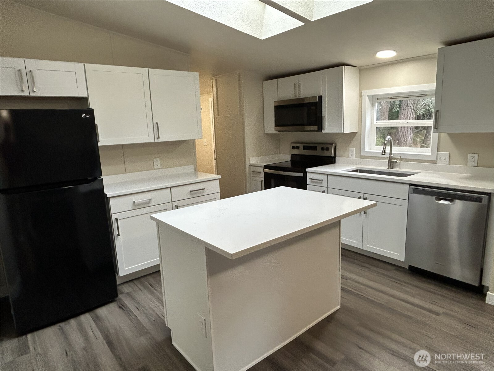 8331 Daphne Court Property Photo 6