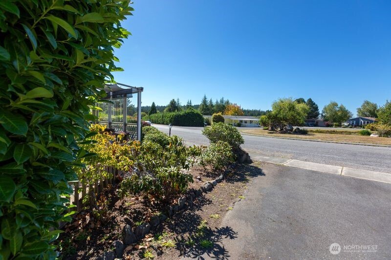 1650 Douglas Road 24 Property Photo 6
