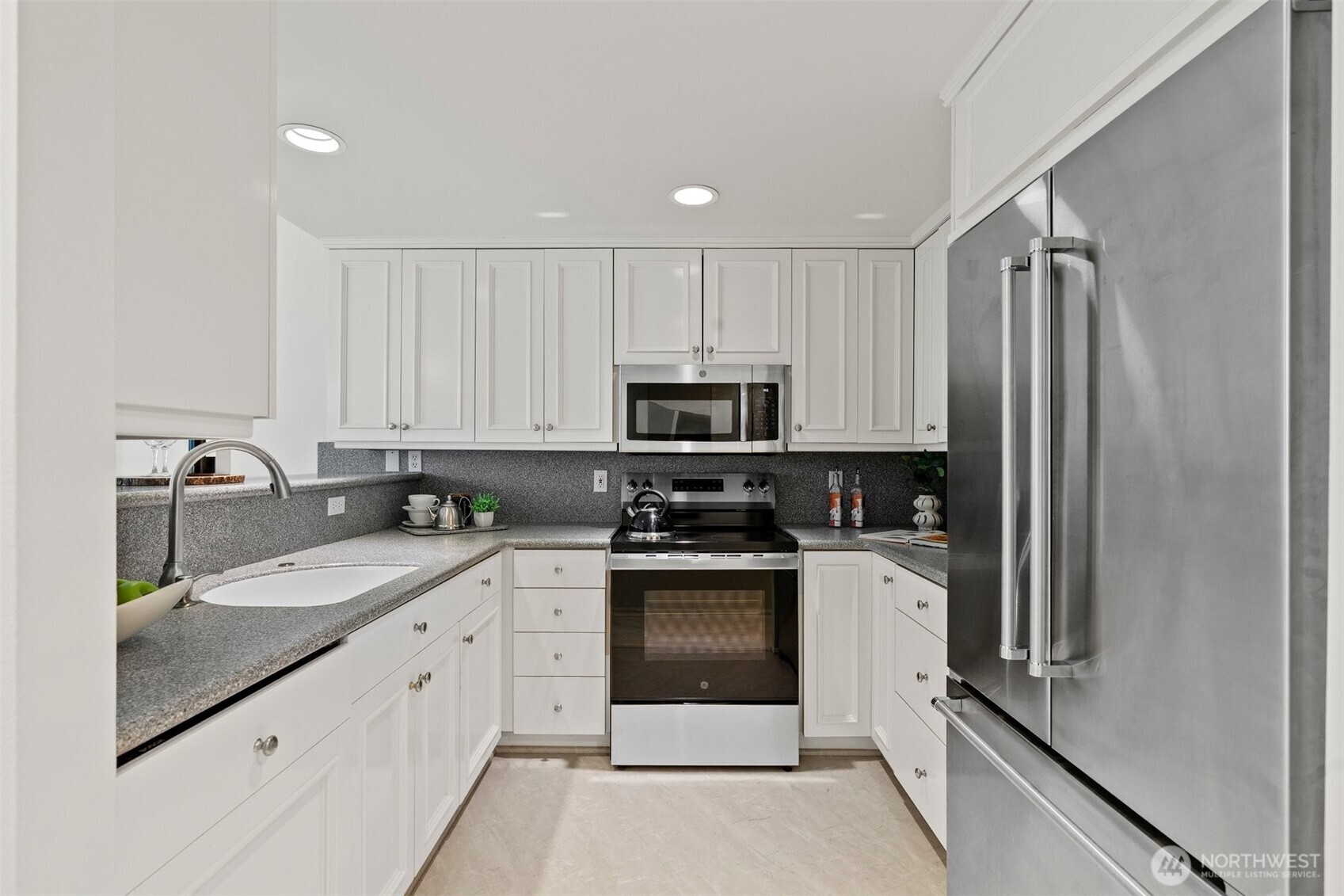 177 107th Avenue 718 Property Photo 6