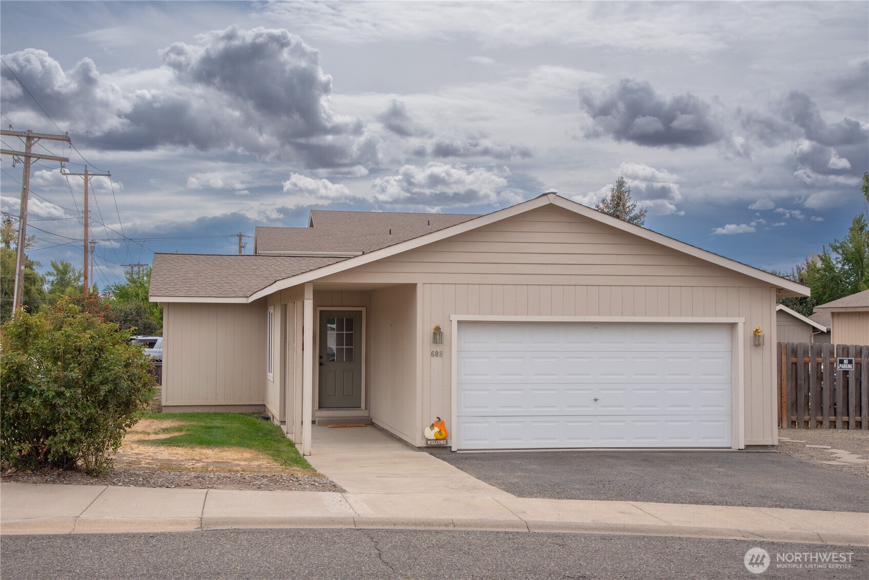 608 E Remington Drive Property Photo 1