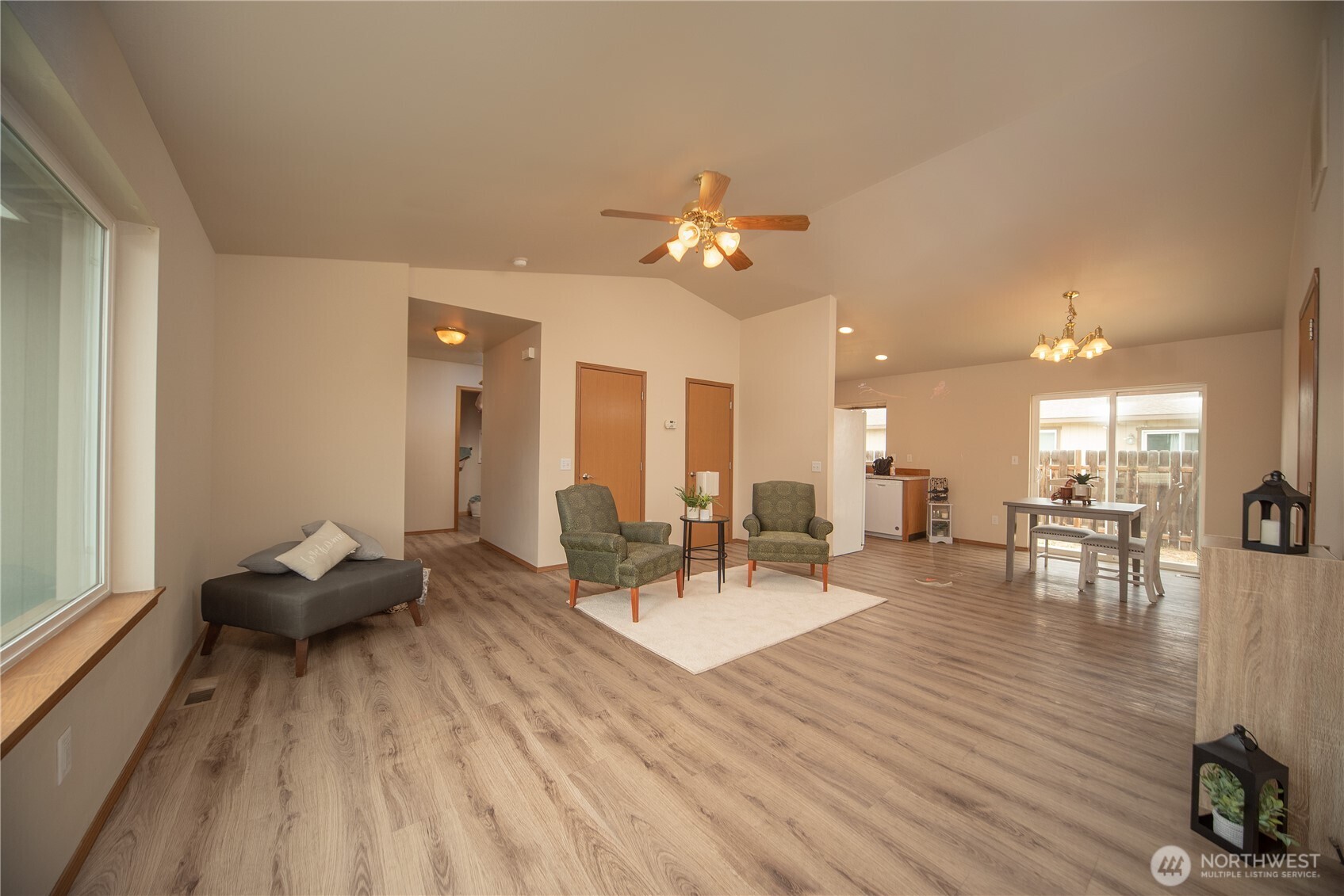 608 E Remington Drive Property Photo 4