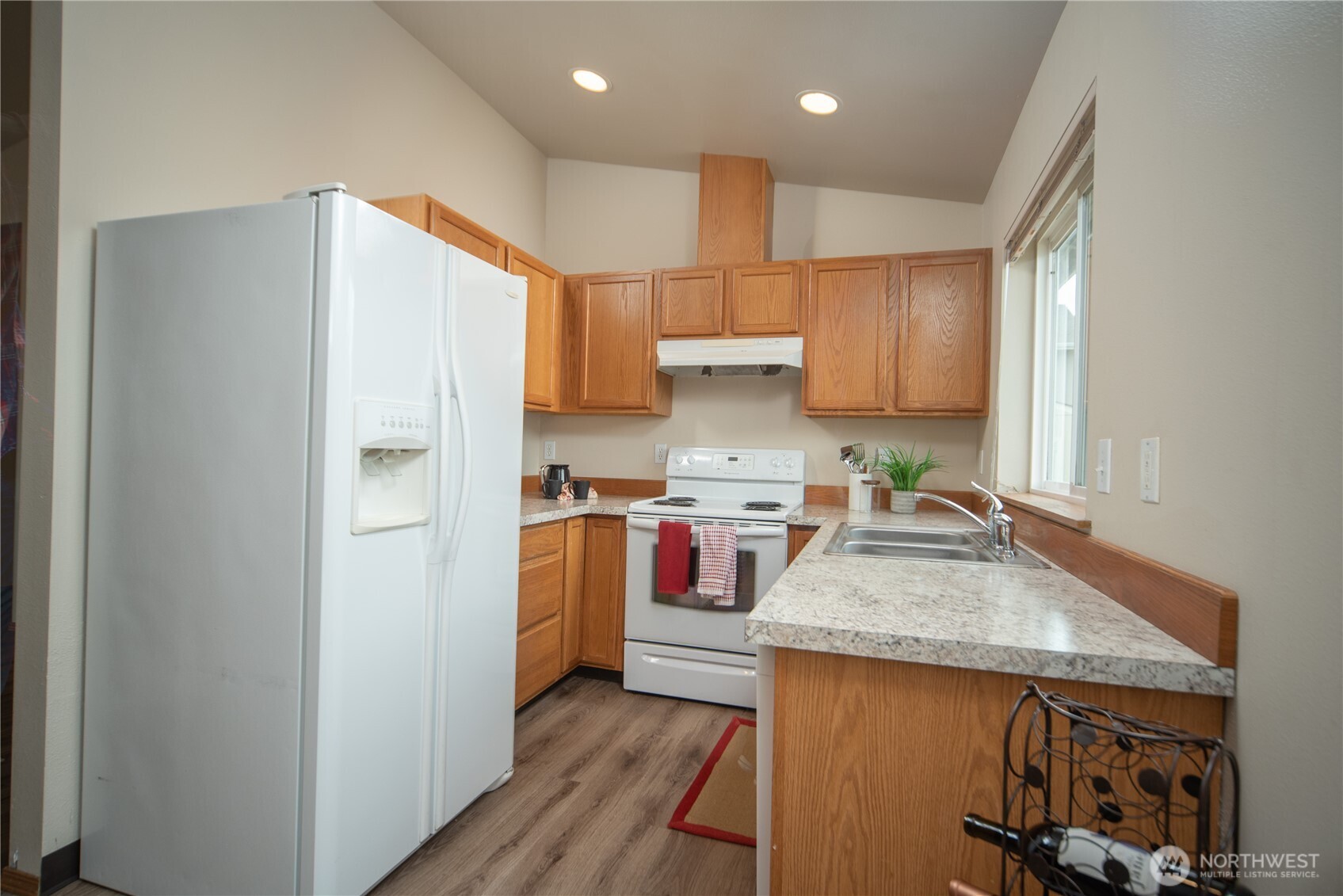 608 E Remington Drive Property Photo 8