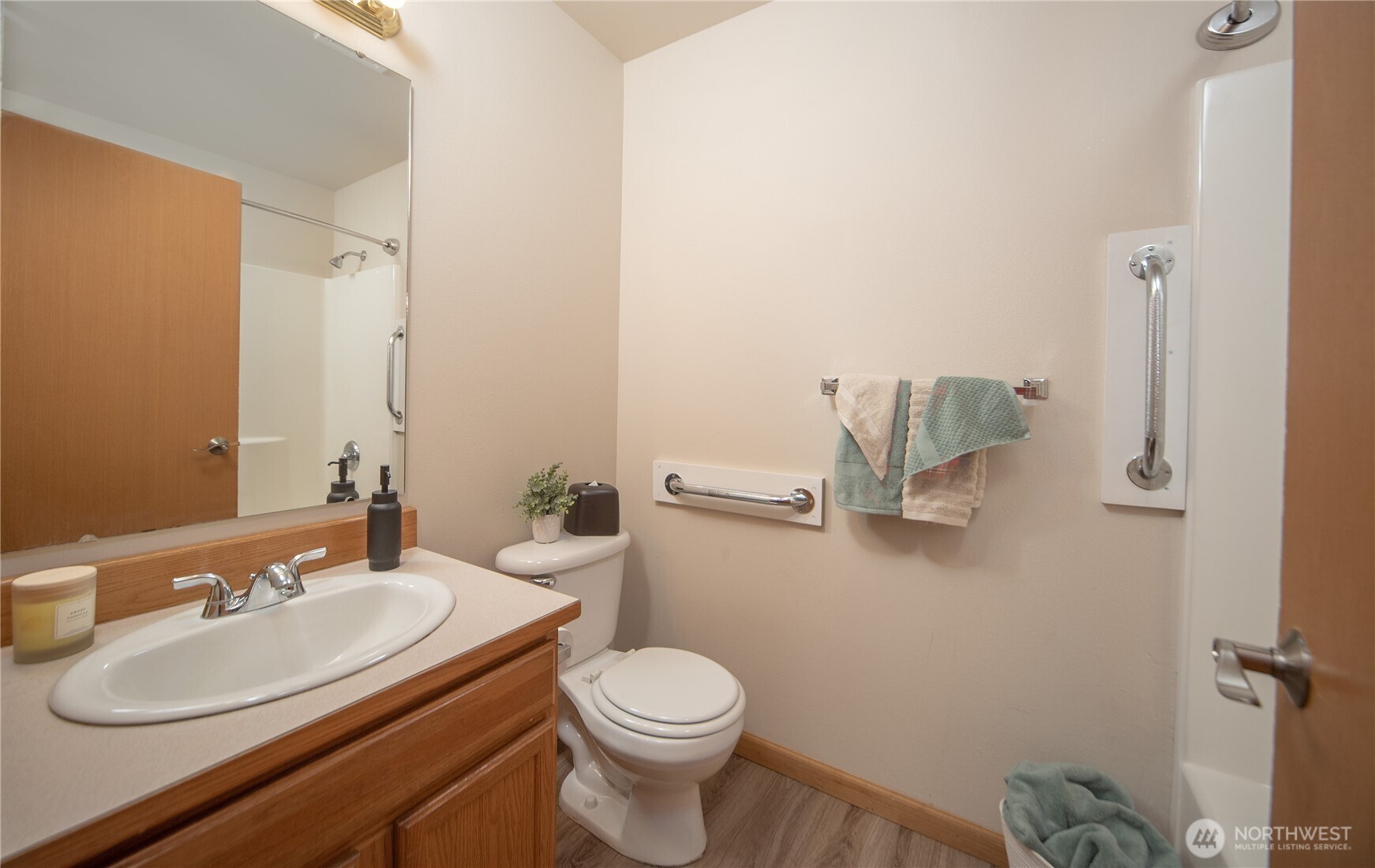 608 E Remington Drive Property Photo 15