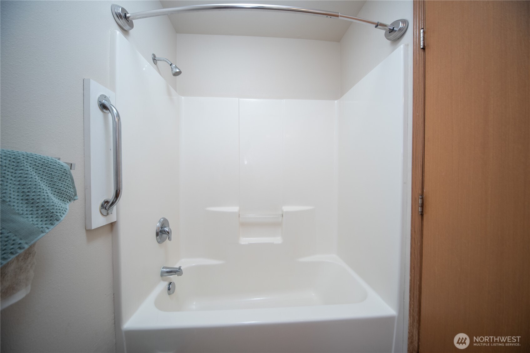 608 E Remington Drive Property Photo 16