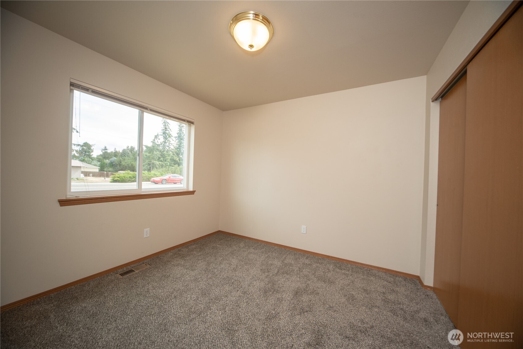 608 E Remington Drive Property Photo 17