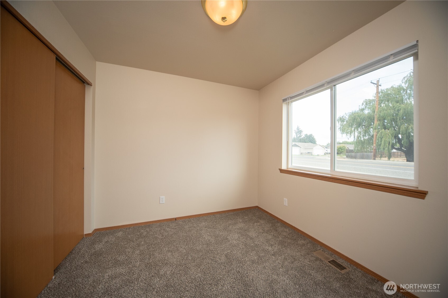 608 E Remington Drive Property Photo 19