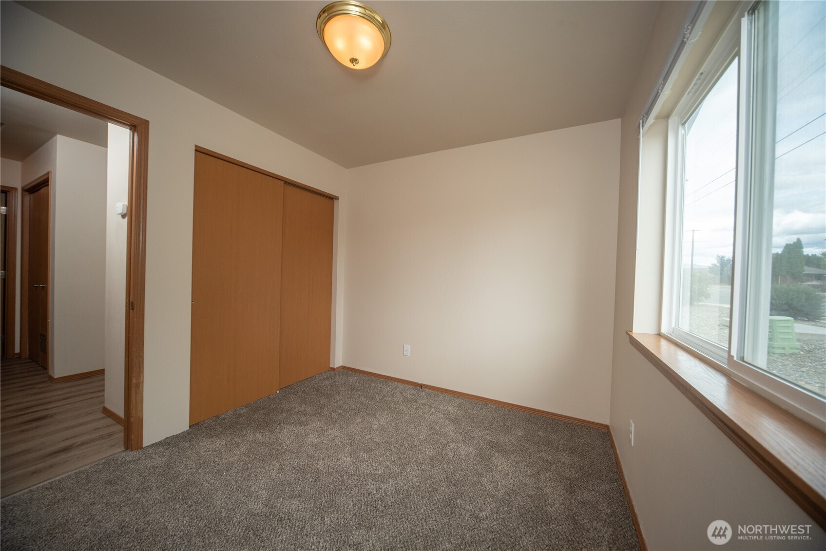 608 E Remington Drive Property Photo 20