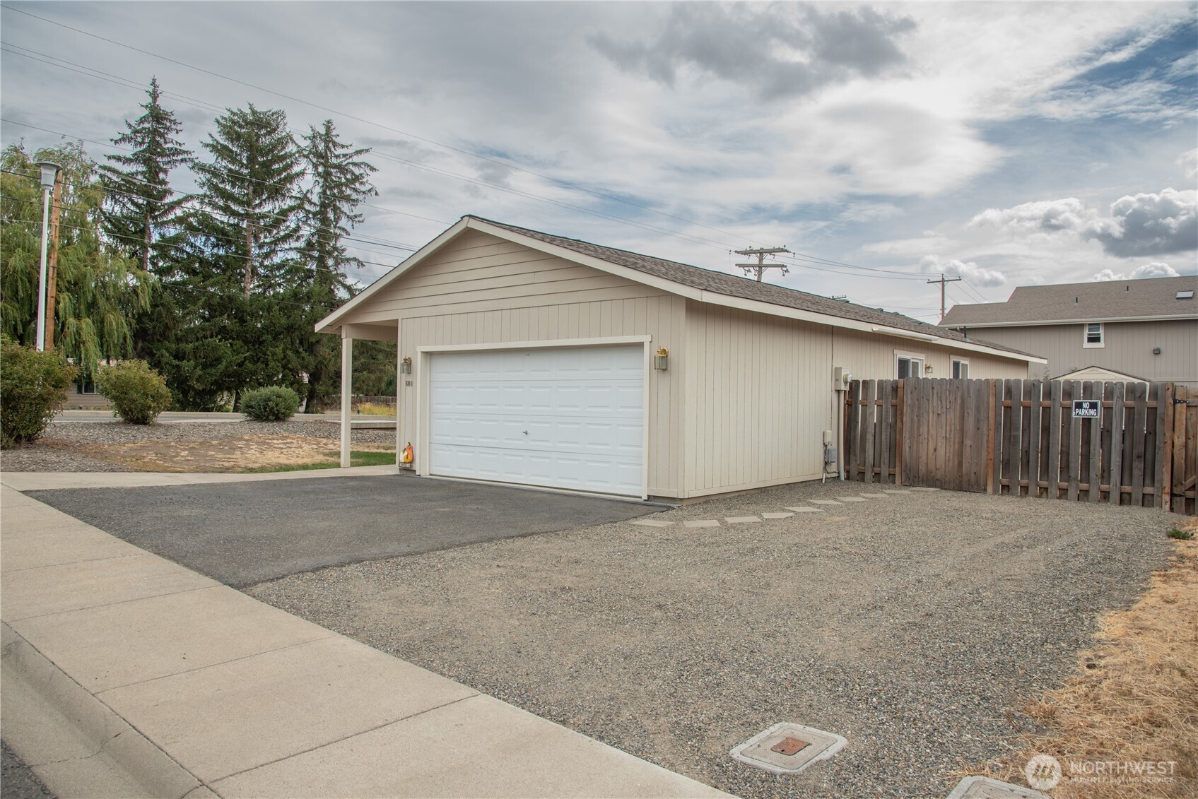 608 E Remington Drive Property Photo 26