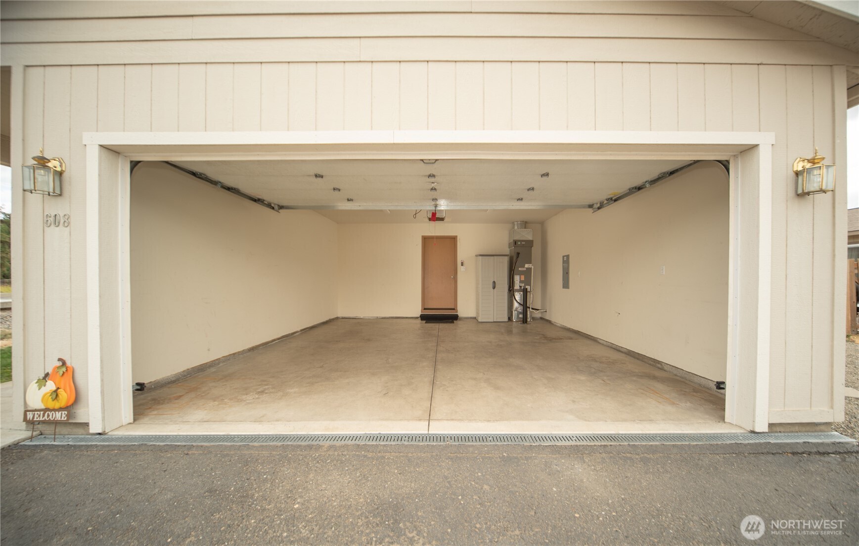 608 E Remington Drive Property Photo 27
