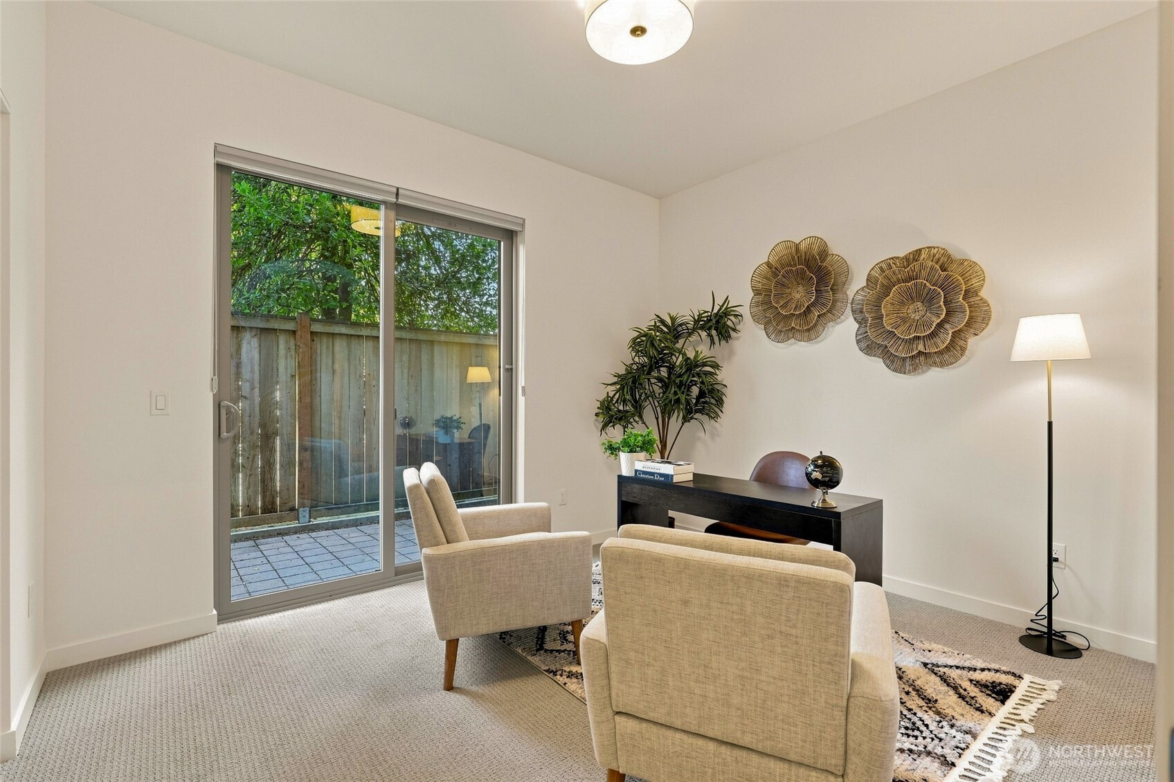 18504 Wallingford Avenue Property Photo 4