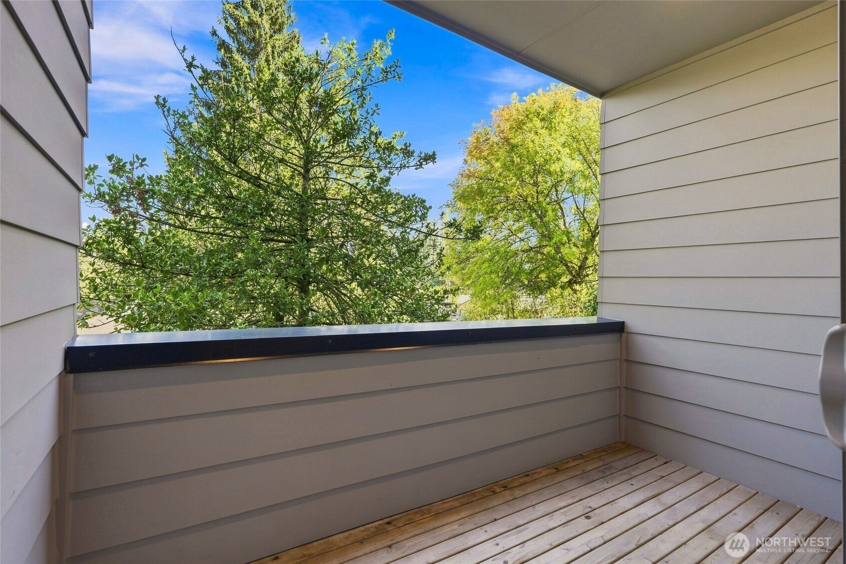 18504 Wallingford Avenue Property Photo 8