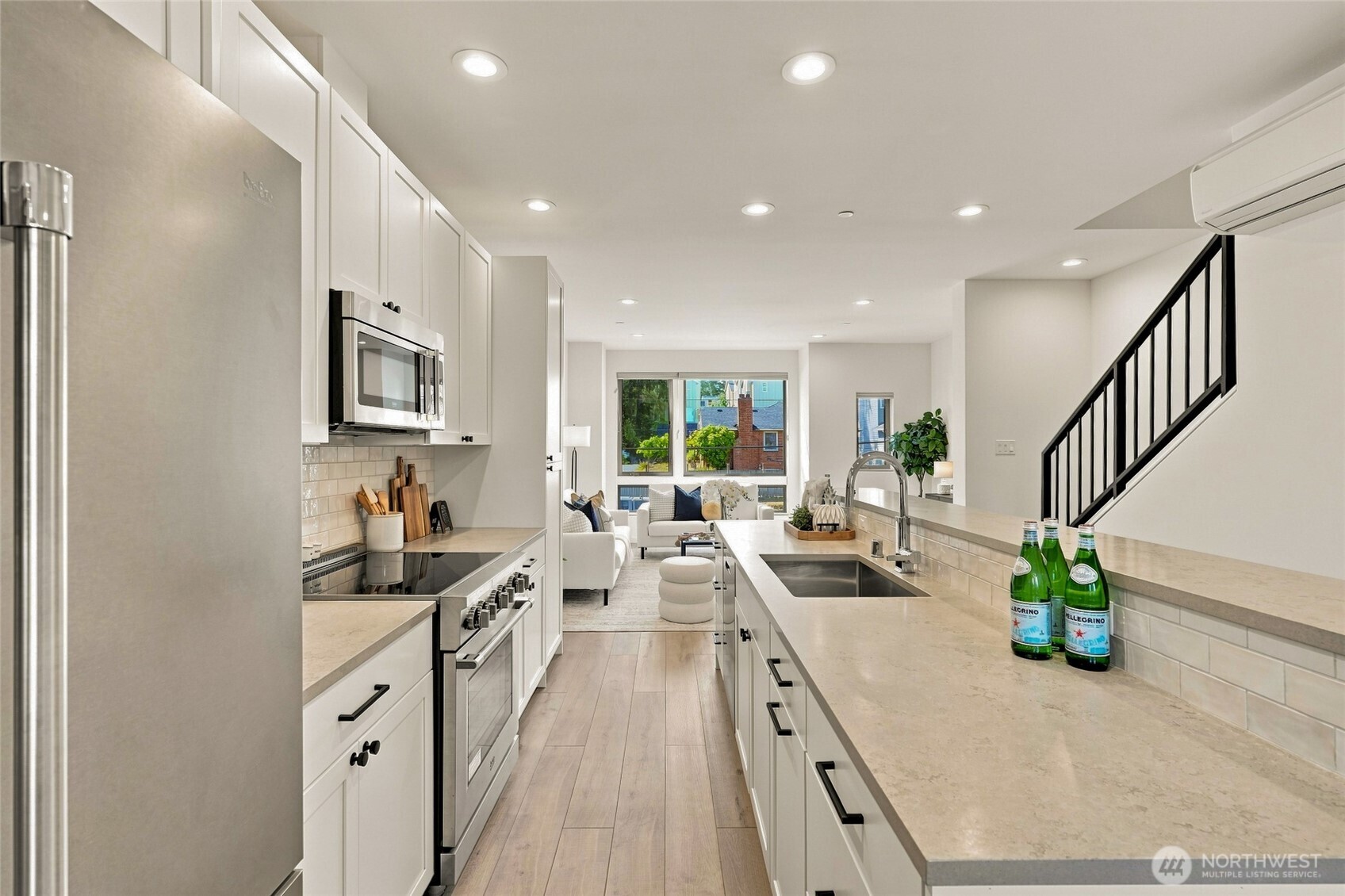 18504 Wallingford Avenue Property Photo 11