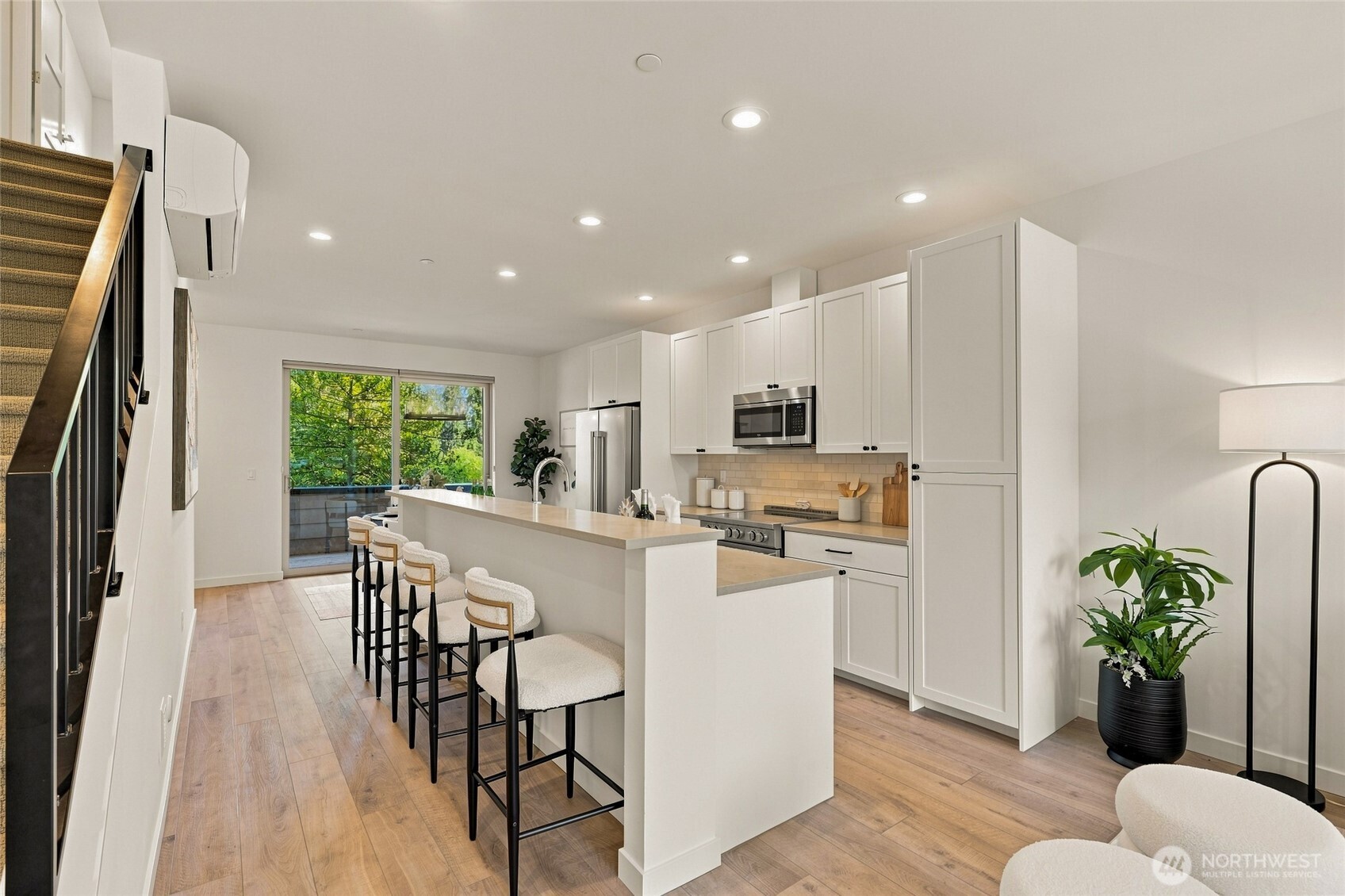 18504 Wallingford Avenue Property Photo 16
