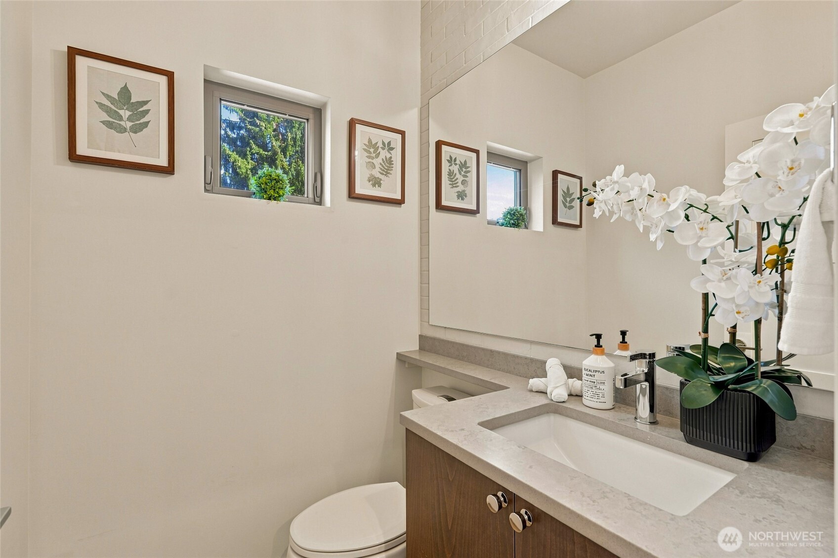 18504 Wallingford Avenue Property Photo 20