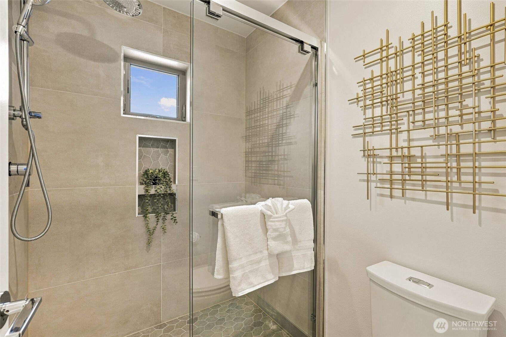 18504 Wallingford Avenue Property Photo 24