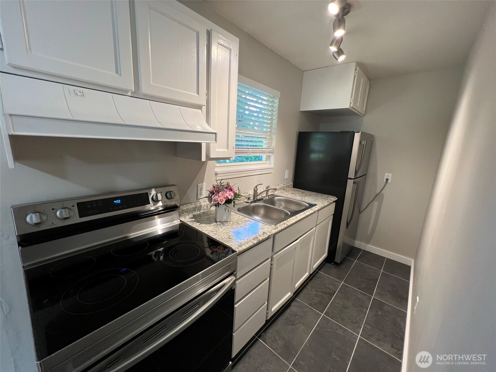 316 S Granite Property Photo 2