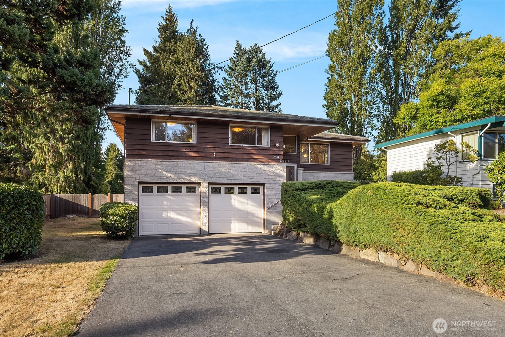 8619 Maple Lane Property Photo 1
