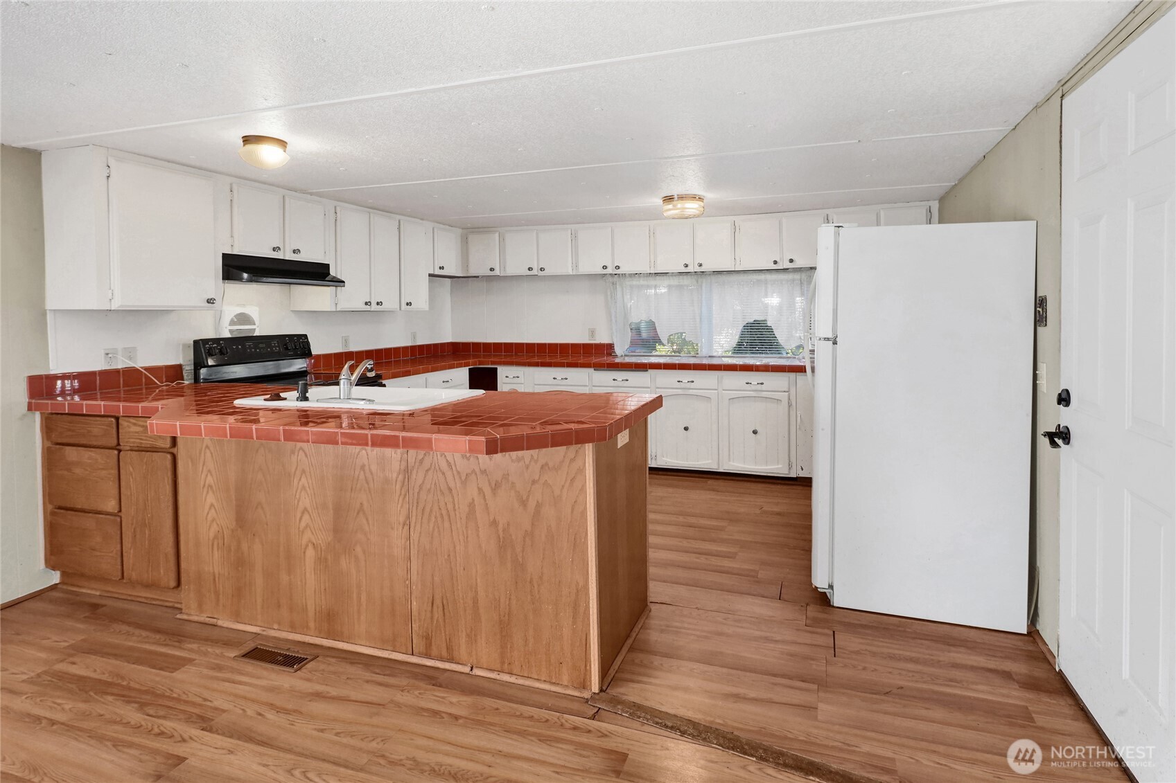 2400 Donovan Avenue 37 Property Photo 6